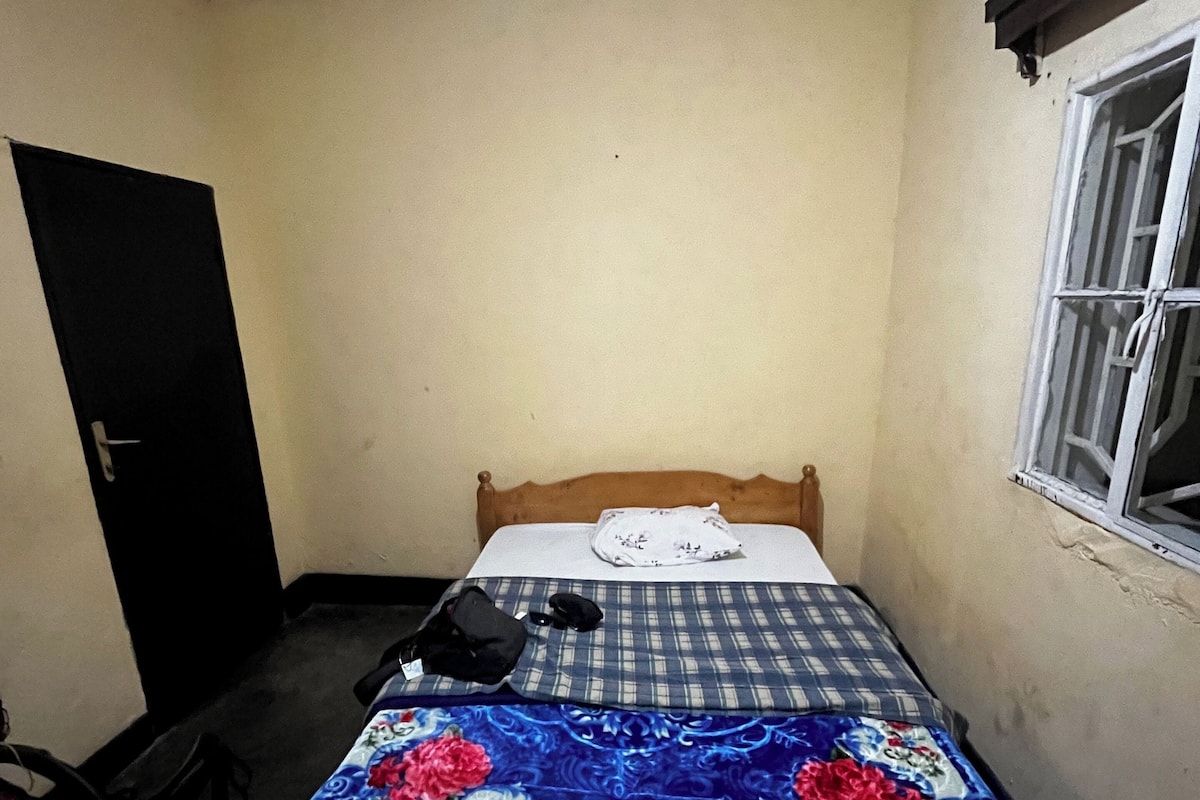 Room, Garden View | Desk, laptop workspace