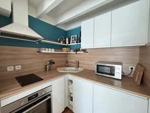 Fridge, microwave, oven, stovetop - Apartment 6 pers at marina with private parking (Les Sables-d'Olonne)