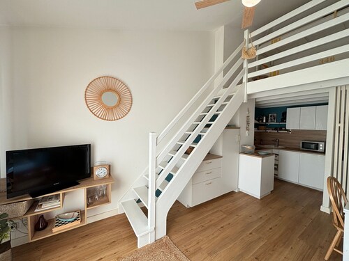 Apartment 6 pers at marina with private parking
