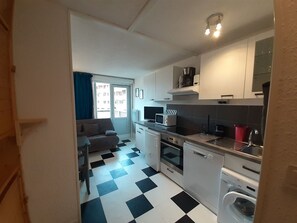 Fridge, microwave, oven, dishwasher - Cozy studio near cable car in Valfréjus (Valfréjus)