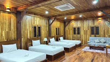 Escritorio, espacio para trabajar con un portátil, wifi gratis