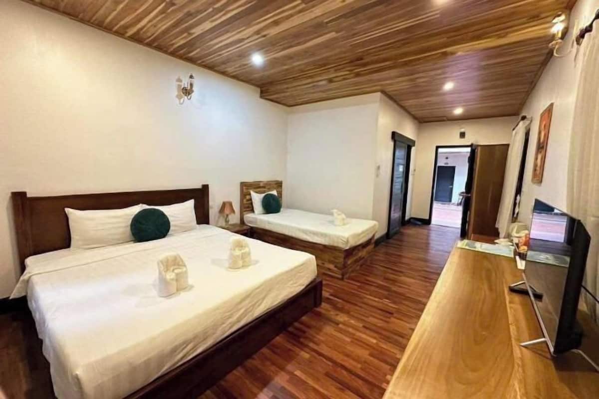 Desk, laptop workspace, free WiFi