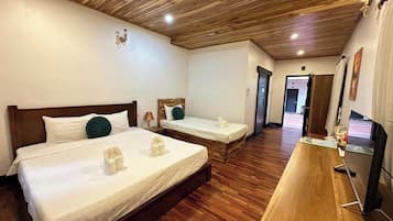 Escritorio, espacio para trabajar con un portátil, wifi gratis