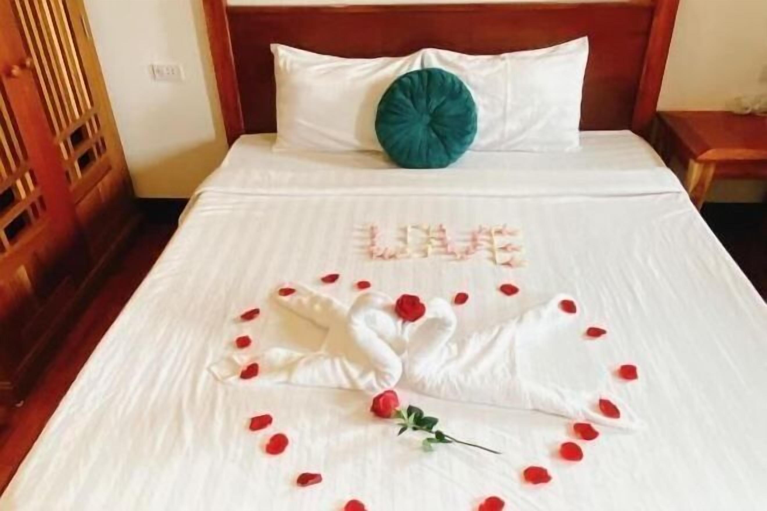 Desk, laptop workspace, free WiFi