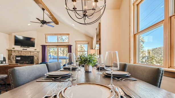 Dining - 87 Maggie. Walkability! Shuttle. Pet friendly. (Breckenridge)