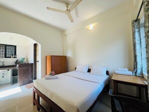 Rom – comfort | Skrivebord, wi-fi (inkludert) og sengetøy