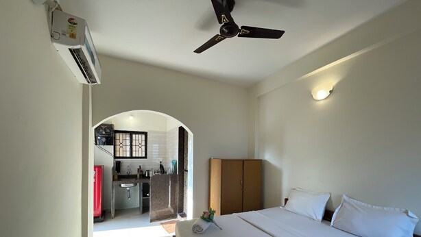 Comfort Room | Meja, Wi-fi percuma, cadar katil 
