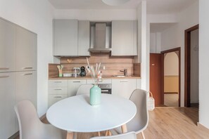 Kühlschrank, Ofen, Herdplatte, Geschirrspüler