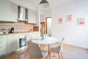 Réfrigérateur, four, plaque de cuisson, lave-vaisselle