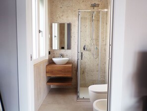 싱글룸, 발코니 | 욕실 | 샤워 시설, 타월, 비누, 샴푸