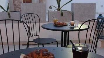 Desayuno continental gratuito y diario
