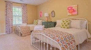 4 camere, una scrivania, ferro/asse da stiro, Wi-Fi