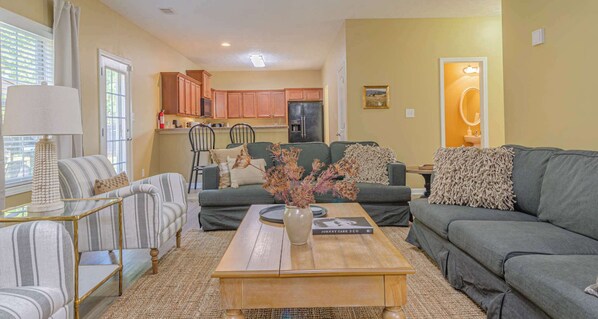 TV, caminetto, studio