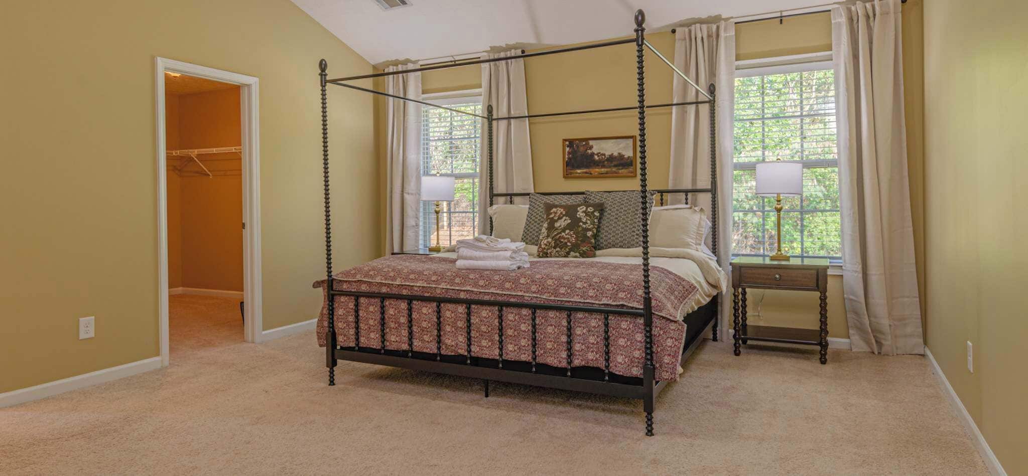 4 makuuhuonetta, työpöytä, silitysrauta/-lauta, Wi-Fi