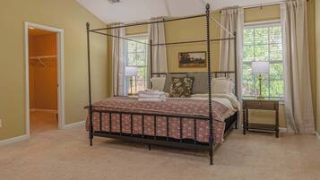 4 bedrooms, desk, iron/ironing board, WiFi