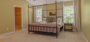 4 bedrooms, desk, iron/ironing board, WiFi