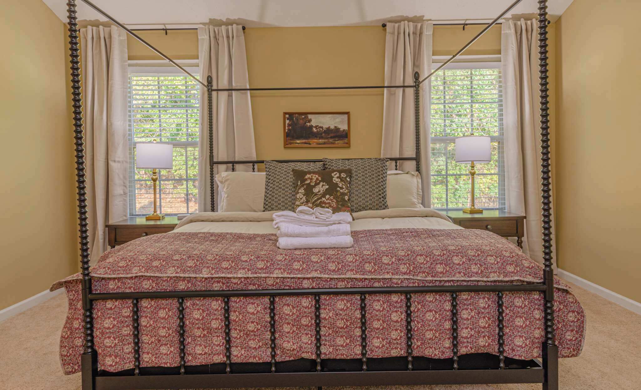 4 Schlafzimmer, Schreibtisch, Bügeleisen/Bügelbrett, WLAN