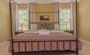 4 makuuhuonetta, työpöytä, silitysrauta/-lauta, Wi-Fi