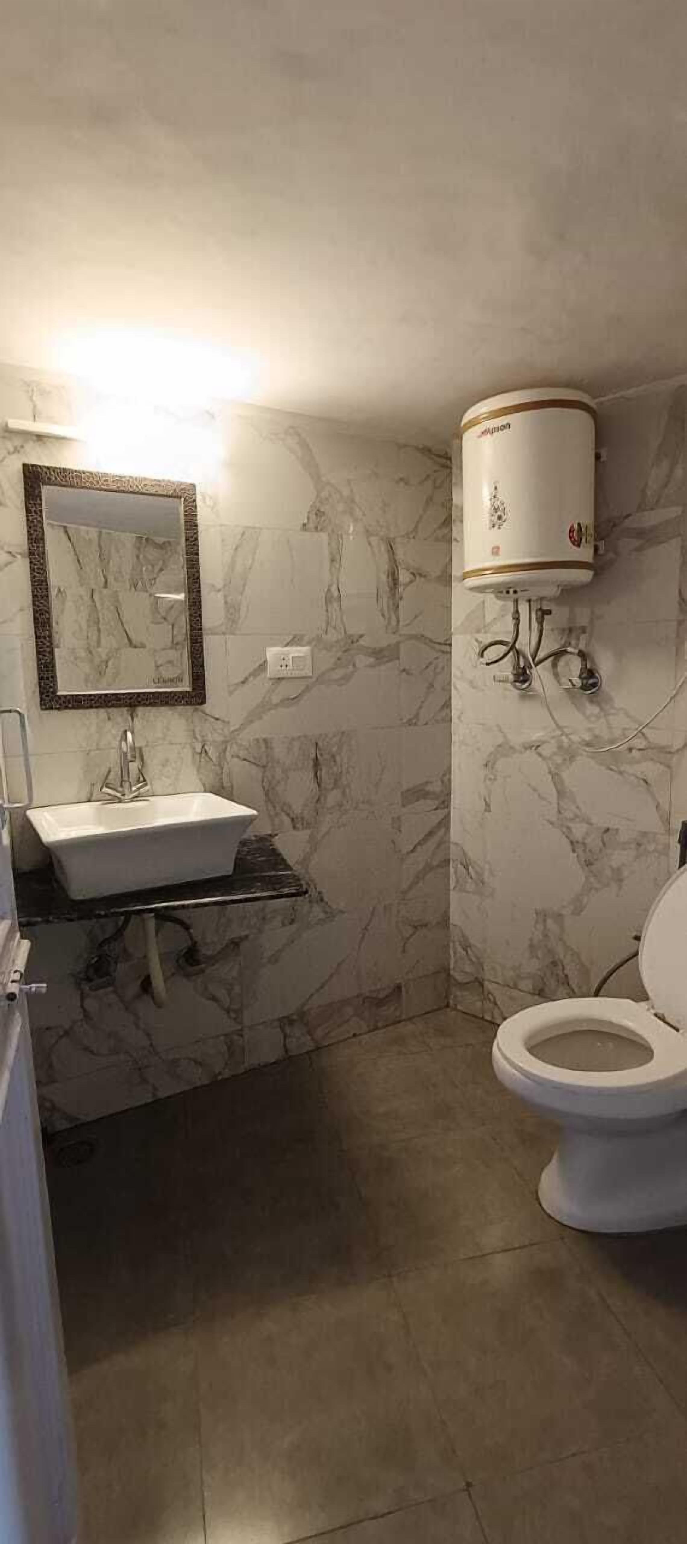Superior Room, Mountain View | Bathroom | Shower, free toiletries, towels, soap