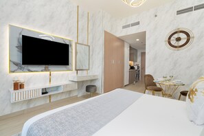 Studio – design, 1 kingsize-seng, tekjøkken, byutsikt | Strykejern/-brett, barnesenger og wi-fi (inkludert)