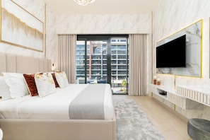 Design Studio, 1 King Bed, Kitchenette, City View