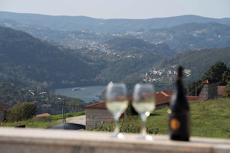 Property grounds. Casa Casal Douro - Private Jacuzzi and Douro River Pool