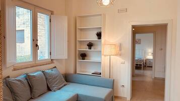 Departamento Deluxe (DIMORA CHIARA) | Área de sala de estar | Televisión de pantalla plana de 40 pulgadas con canales digitales