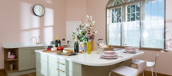 Bryngwilla Gate Lodge -  a unique property sleeping two guests