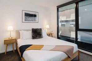 2 室のベッドルーム、デスク、アイロン / アイロン台、WiFi