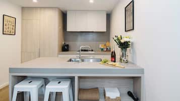 Coffee/tea maker, fridge, microwave, oven