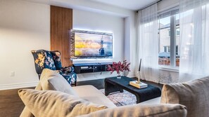 TV, offices - Family Retreat w/ Pool Table, Fire Table & BBQ (Milton)