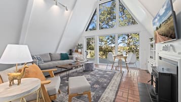 TV, fireplace, offices