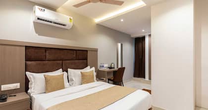 HOTEL METROMAX