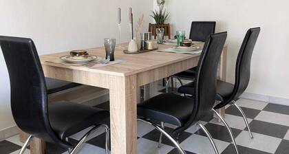 Large modernized vacation apartment in beautiful Ruppichteroth for up to 5 people