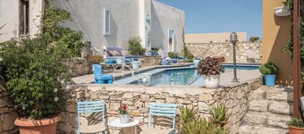 Kritiko Archontiko, Nature & Private Pool Escape