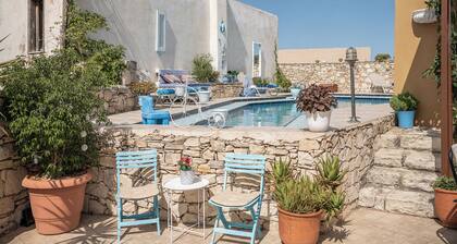 Kritiko Archontiko, Nature & Private Pool Escape