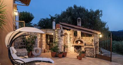 Kritiko Archontiko, Nature & Private Pool Escape