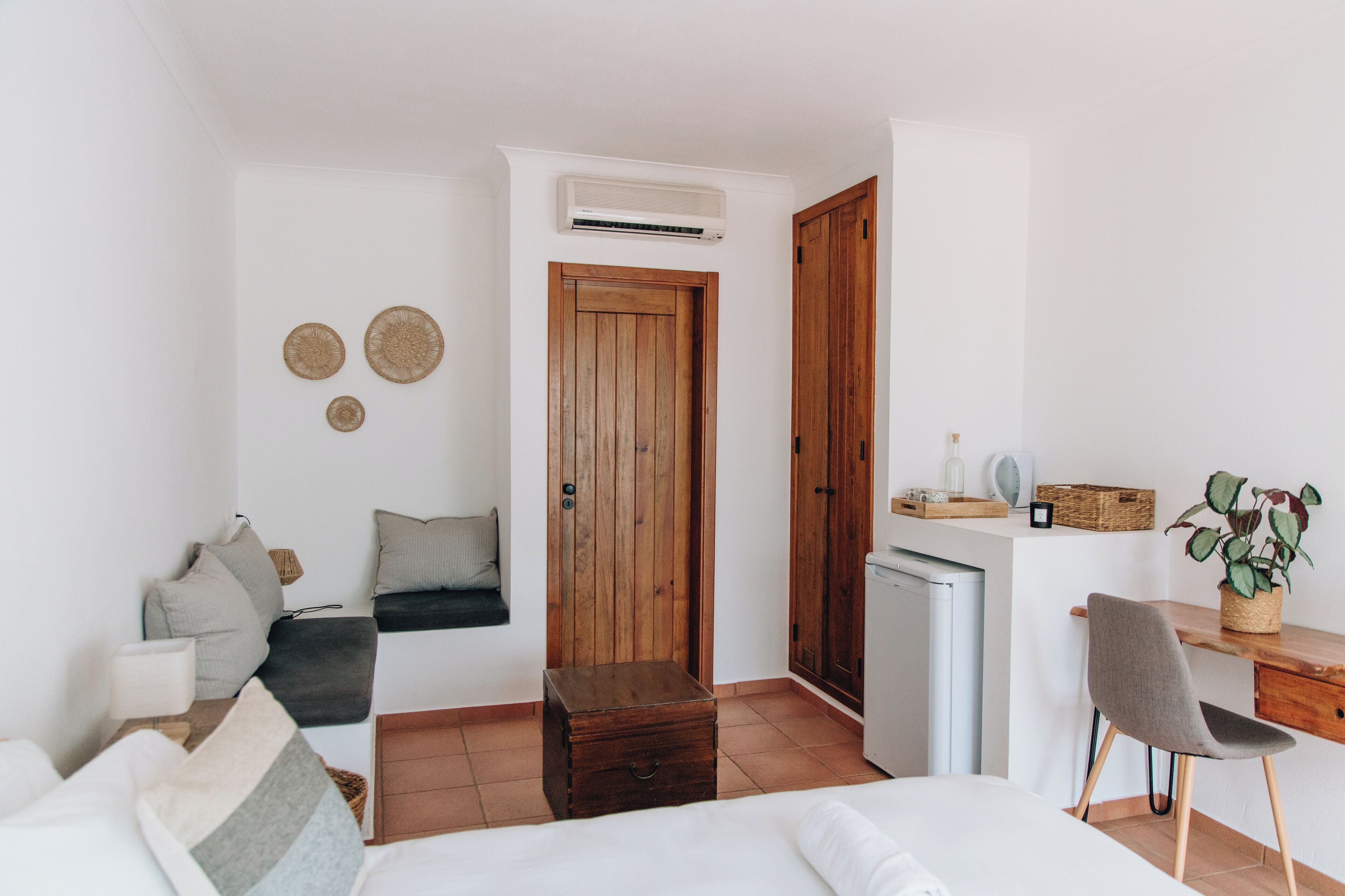 Desk, laptop workspace, free WiFi