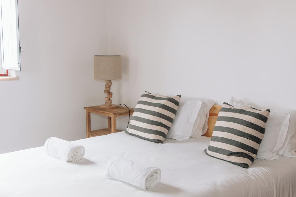 Habitación doble Deluxe, vista a la alberca | Escritorio, espacio para trabajar con laptop y wifi gratis