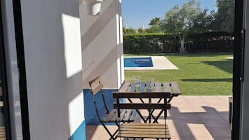 Doppia Superior, vista piscina | Una scrivania, postazione laptop, Wi-Fi gratuito