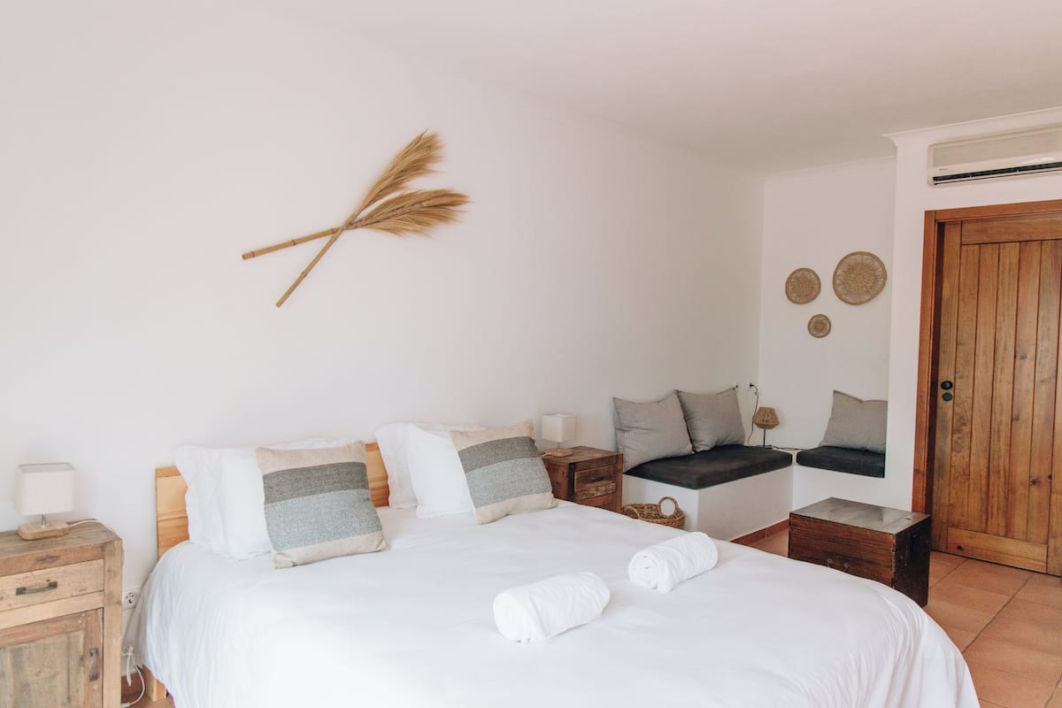 Habitación doble superior, vista a la alberca | Escritorio, espacio para trabajar con laptop y wifi gratis