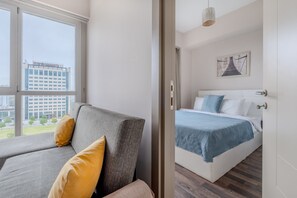 Bureau, espace de travail pour ordinateur portable, Wi-Fi gratuit