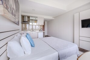Deluxe Condo, City View