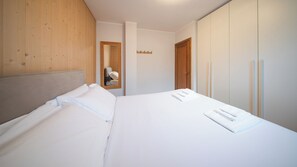 公寓 (3 Bedrooms) | 3 間臥室、筆電工作空間、熨斗/熨衣板、床單