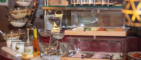 Free daily self-serve breakfast