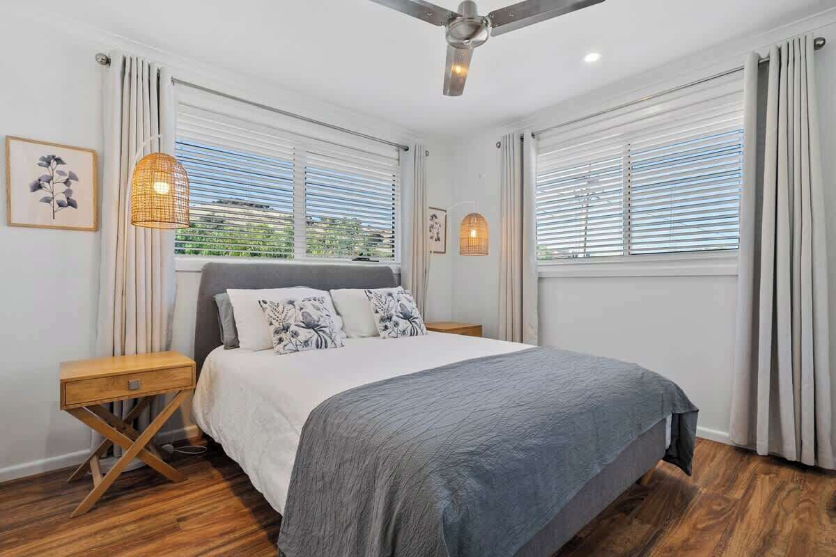 5 bedrooms, iron/ironing board, WiFi, bed sheets