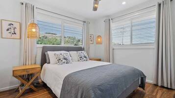5 bedrooms, iron/ironing board, WiFi, bed sheets