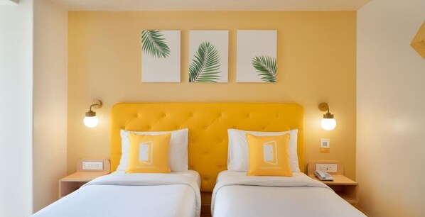 In-room safe, desk, laptop workspace, iron/ironing board - Bloom Hotel - Jayanagar (Bengaluru)