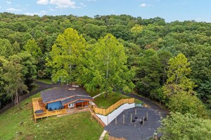 Exterior - Hidden Hollow 3BD Cabin - Hot Tub+ Wifi+ Game Room (Luray)