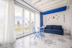 Deluxe Apartment, Sea View | Living area